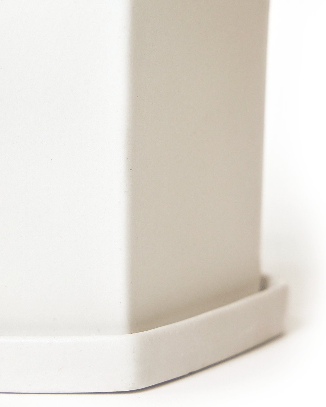 Hexi Porcelain Pot With Drainage Hole - Chive UK